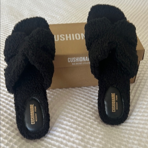 Memory Foam Slipper/Shoes - Picture 1 of 6